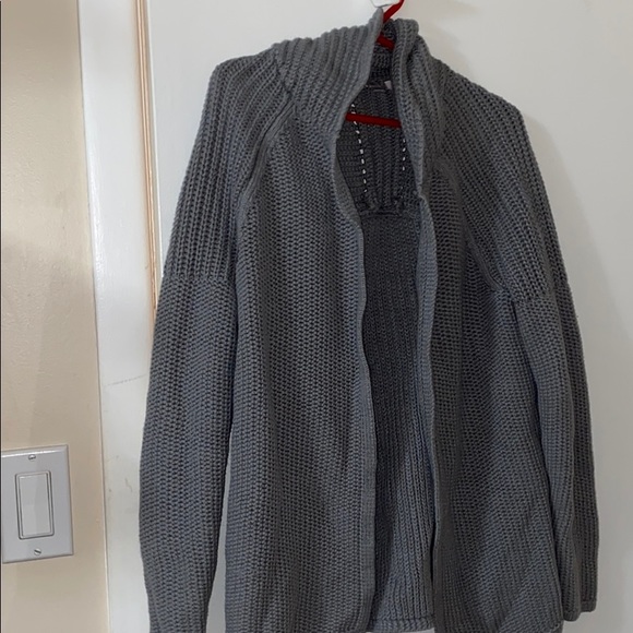 Grey cardigan from gap 25$ - Picture 2 of 4
